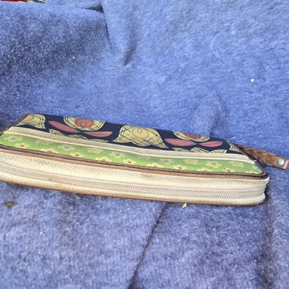 A Rare Vintage Multicolor Canvas Coated/leather Zip Around Fossil Wallet - Picture 3 of 5